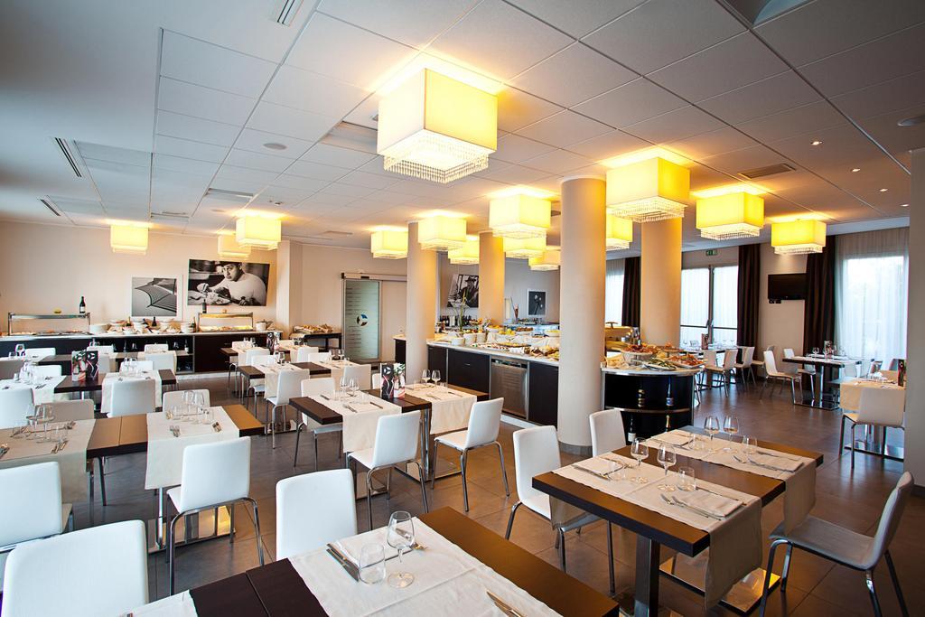 Hotel Fiera Римини Экстерьер фото